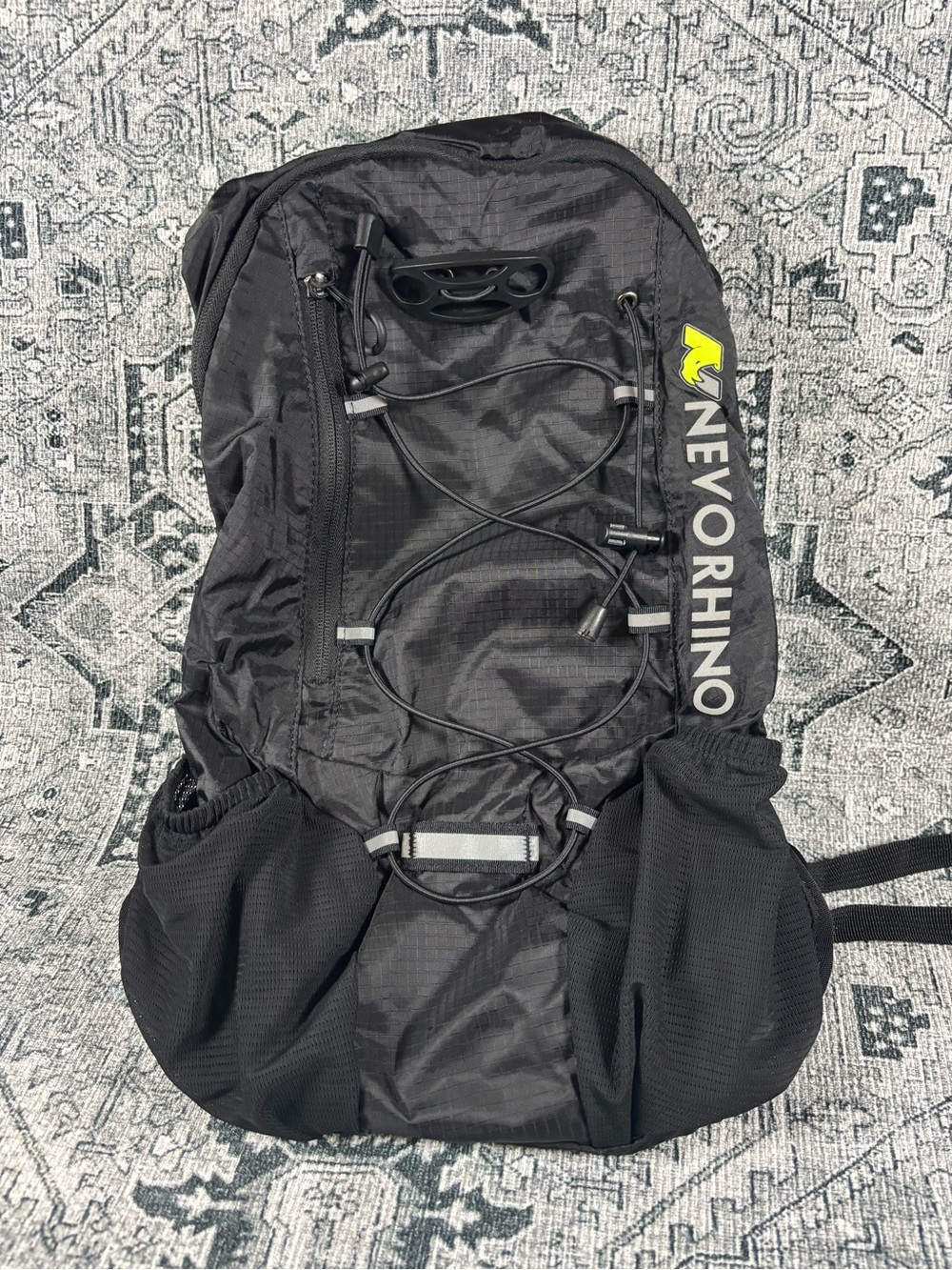 NEW Nevo Rhino Lightweight Hydration Backpack w 2L Water Bladder Hiking/Cycling